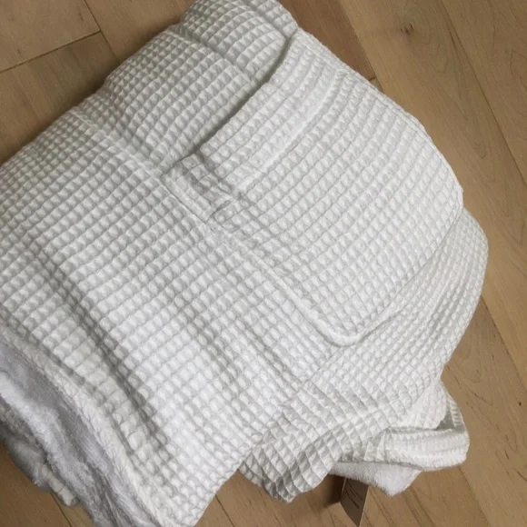 Pottery Barn waffle weave Resort white bathrobe